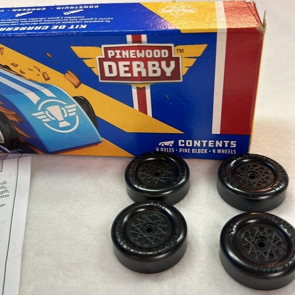 Pinewood Derby Grand Prix Official Race Kit: 4 Axles, Pine Block, 4 Wheels New - Picture 3 of 8
